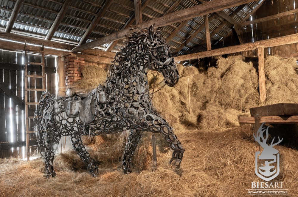 Rzeźba Rzeźby koń z podków kowalstwo metaloplastyka rzeźby stalowe