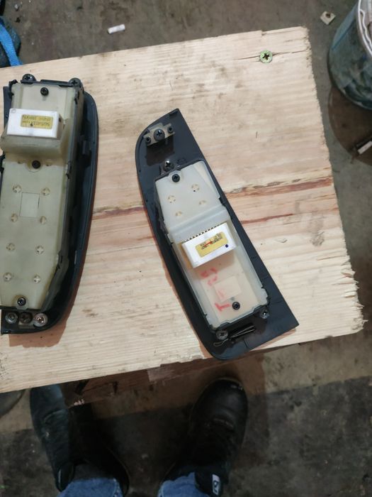 Блок управління стіклопідйомника Т 25 тойта авенсіс