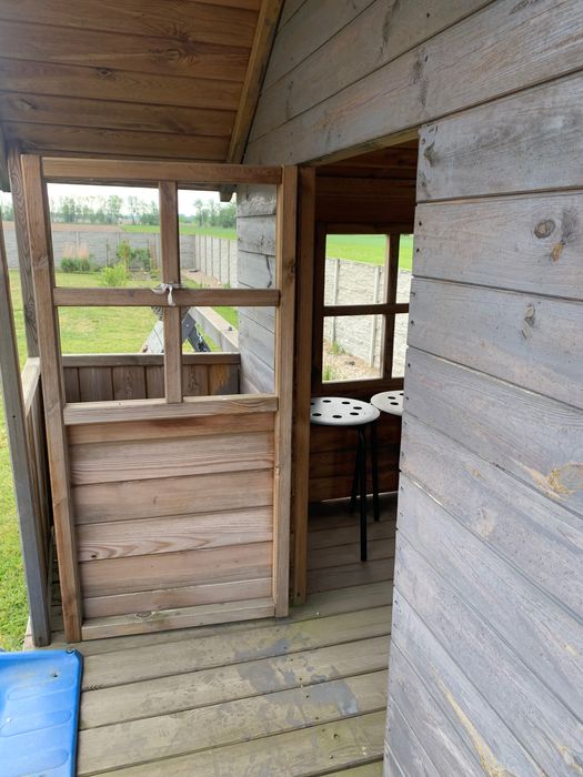 Drewniany domek ogrodowy dla dzieci