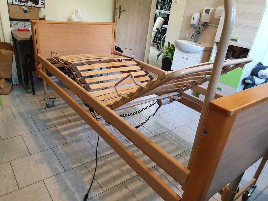 Łóżko rehabilitacyjne 3 funkcyjne sterowane pilotem
