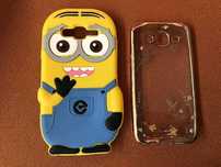 Capa em Silicone Minion+capa transparente dourada para Samsung J5 201