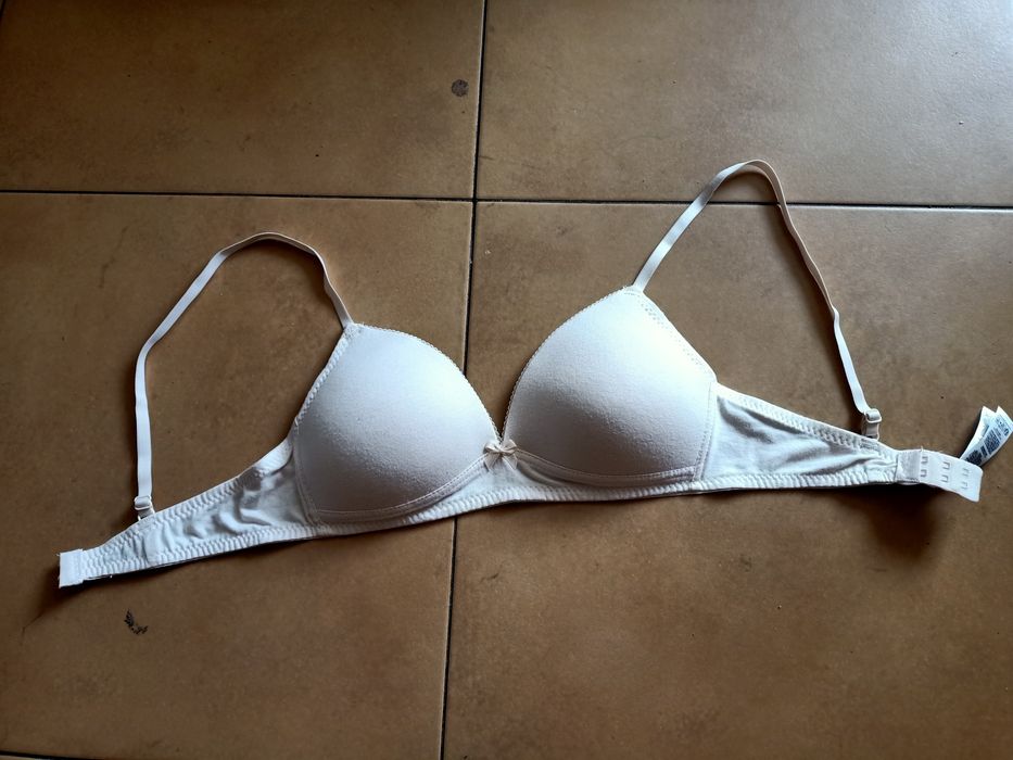 Biustonosz dla dziewczynki