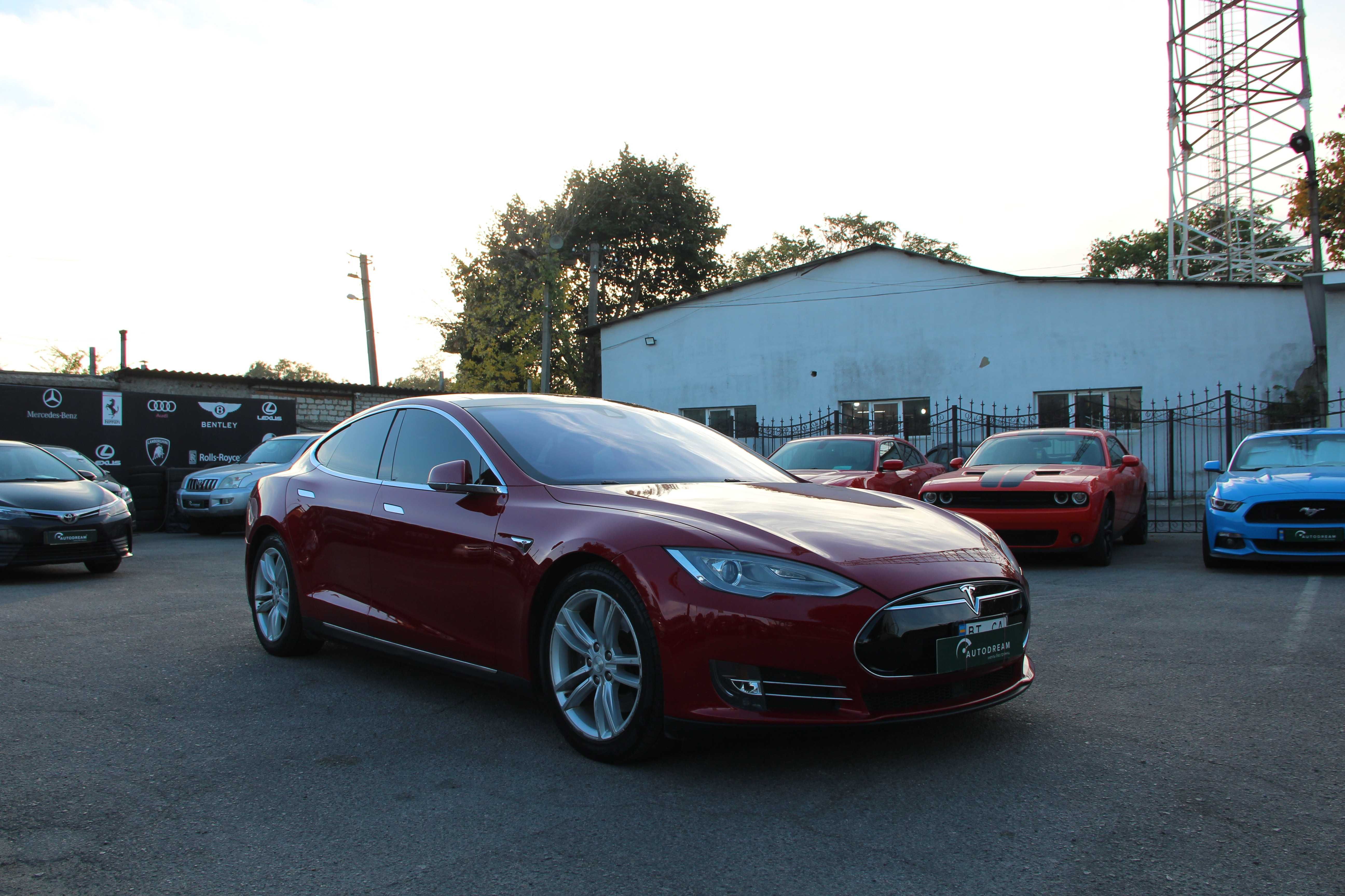Tesla Model S 85 D, полный привод, 85 кВт, 2015 год, Тесла Модел С 85
