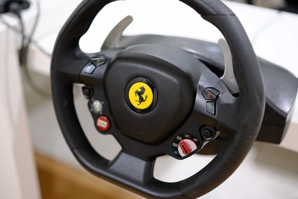 Volante Thrustmaster T80 RW Ferrari 488 GTB - PC/PS4
