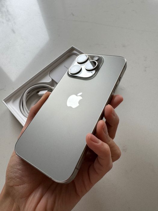iPhone 15 Pro Natural Titanium 256gb jak nowy