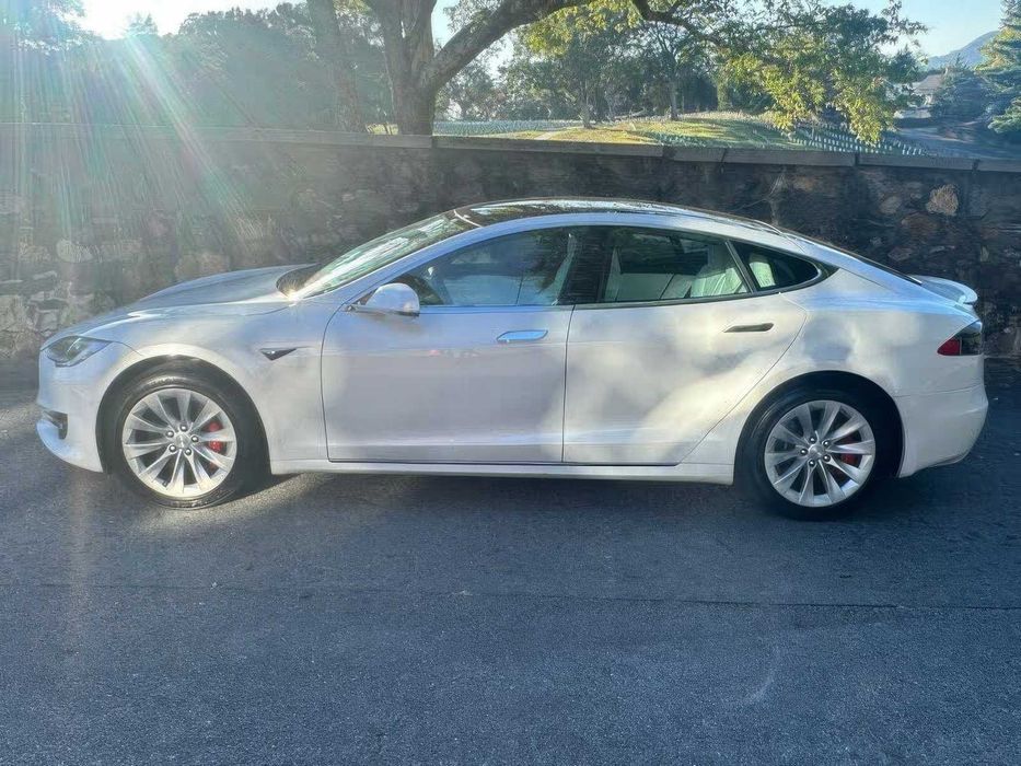 Tesla Model S Performance      2020