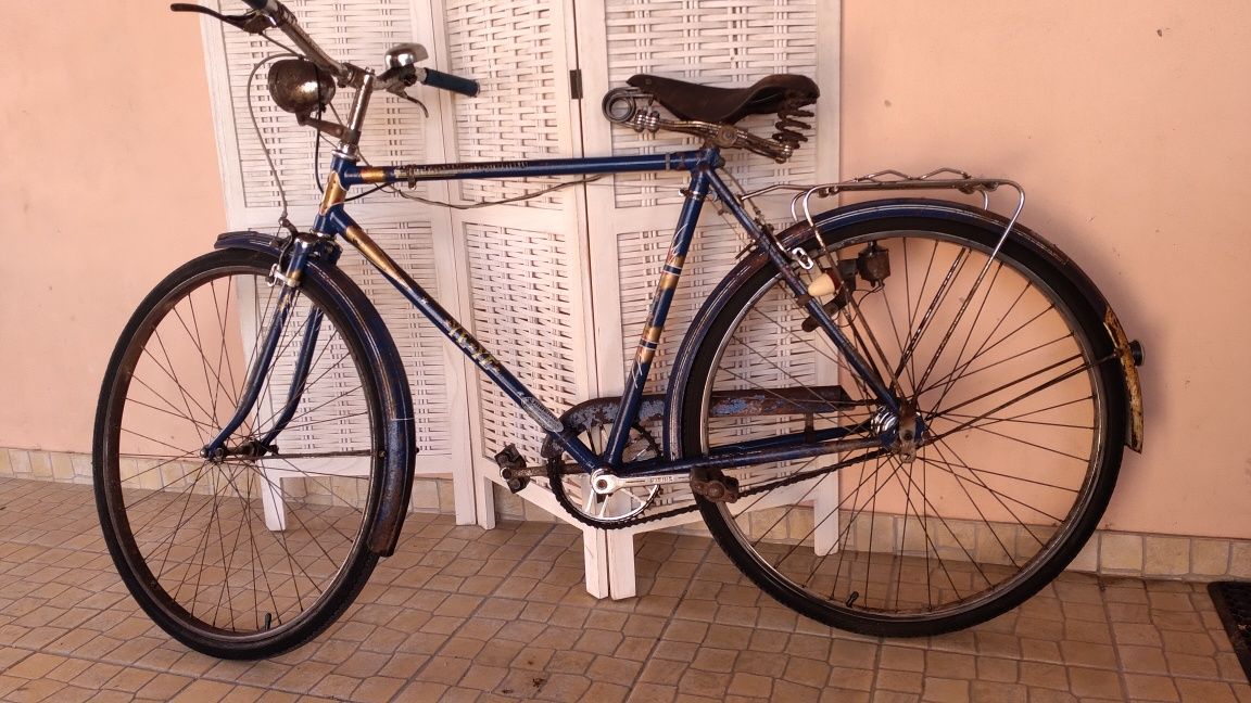 Tenho para vender 1 bicicBicicleta Ye-Ye de 1985 em bom estado