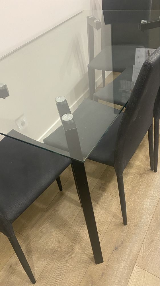 Mesa em vidro mais 4 cadeiras
