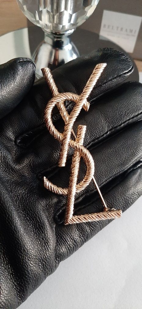 Jakość Premium Złota broszka ysl model Opyum wybity napis Cudo lv cc