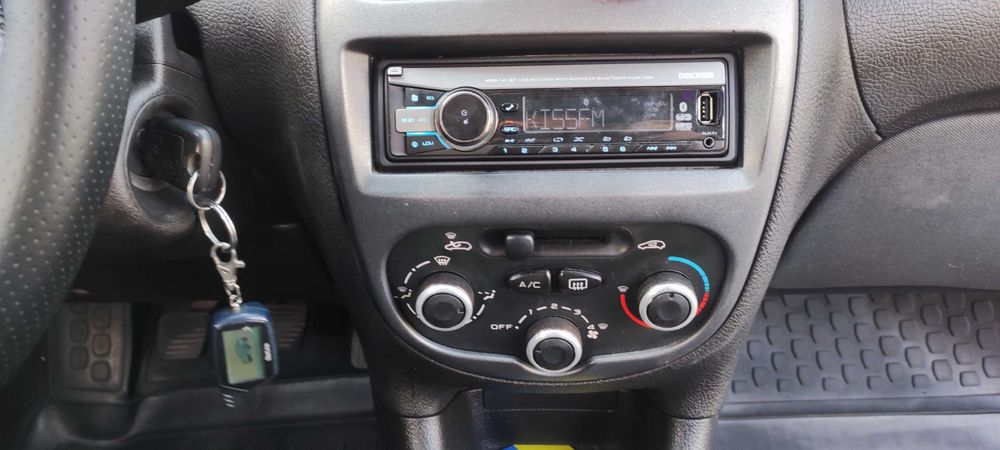 Peugeot 206 1.4 бензин з кондиціонером
