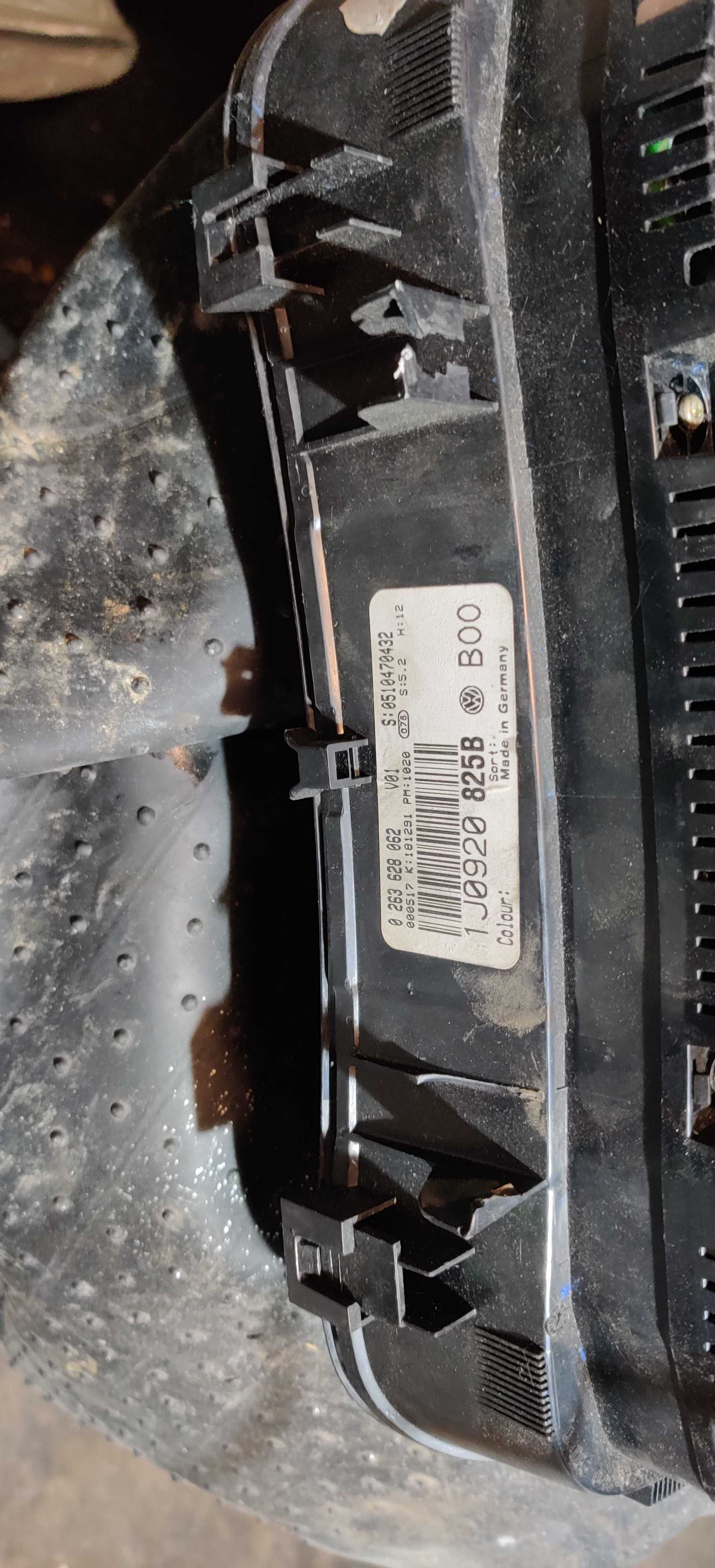 Панель приладів 1J0920825B VAG. Volkswagen Golf IV, Bora. 1.9 TDI