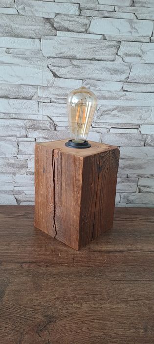 Lampka ze starego drewna