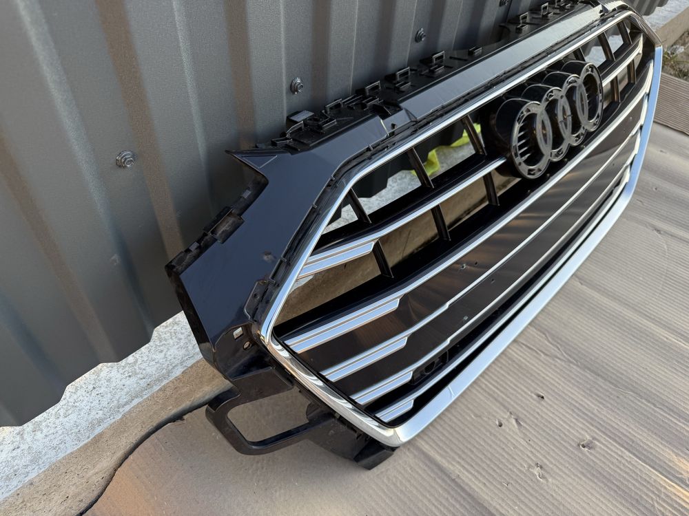 Решітка решетка радіаторів бампера центральна Audi A4 B9 lift рест