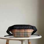 Logo BurberryVintage w formie litery w kratkę