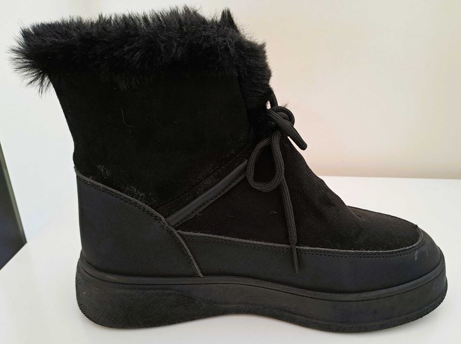 Botas pretas com pelo