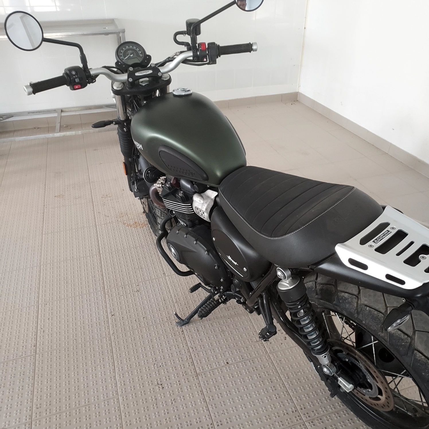 Triumph bonneville 900