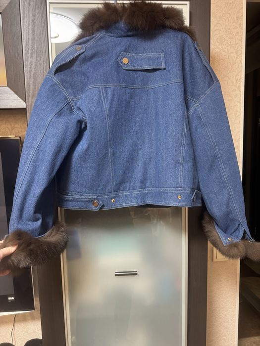 Продам джинсовую куртку с песцом