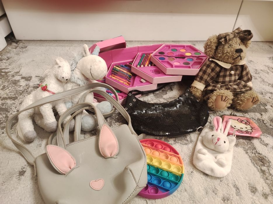 Лот іграшки для дівчинки