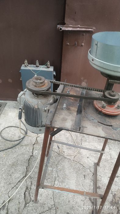 Зернодробилка, состояние б/у