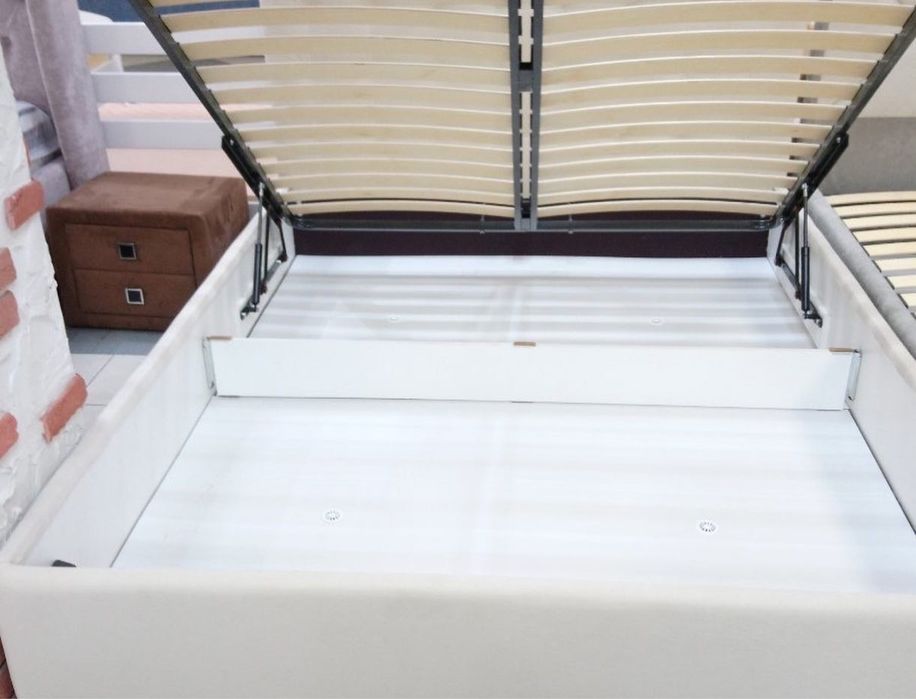 М‘яке ліжко з підйомним механізмом