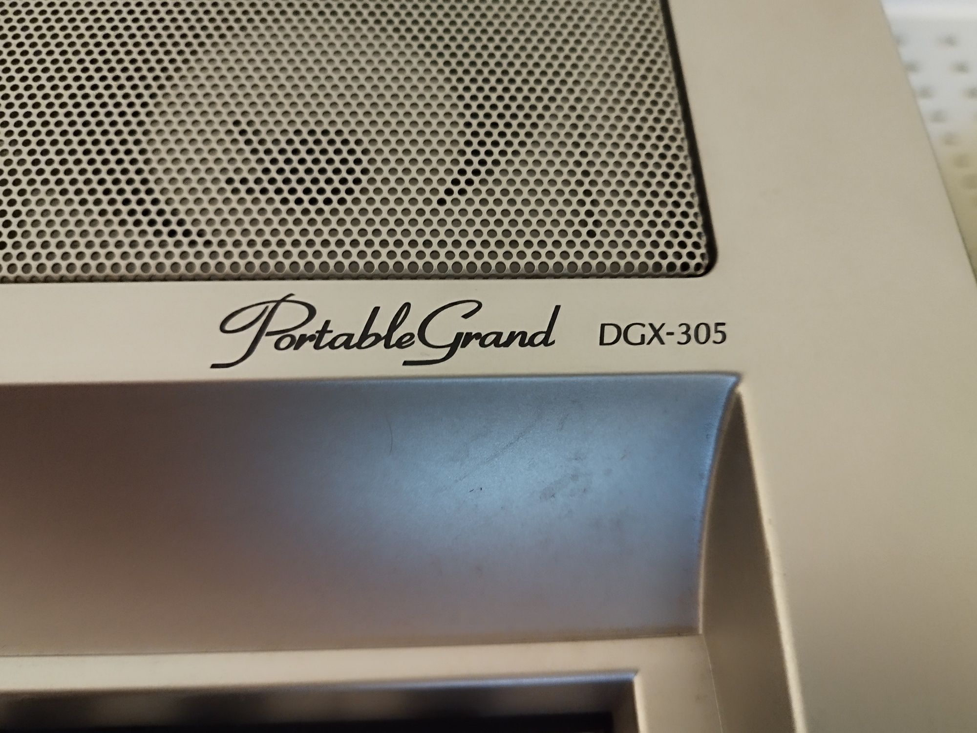 Teclado Yamaha Portable Grand DGX-305