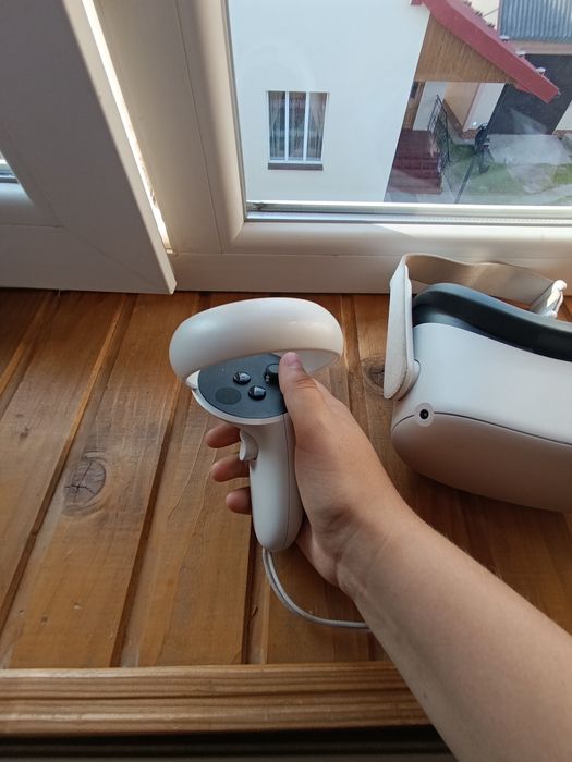 Продаю окуляри віртуальної реальності Oculus quest 2