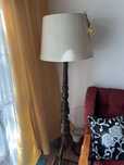 Lampa stojaca drewniana