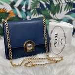 Vtg autêntico.  Bolsa tipo corrente de couro PRADA