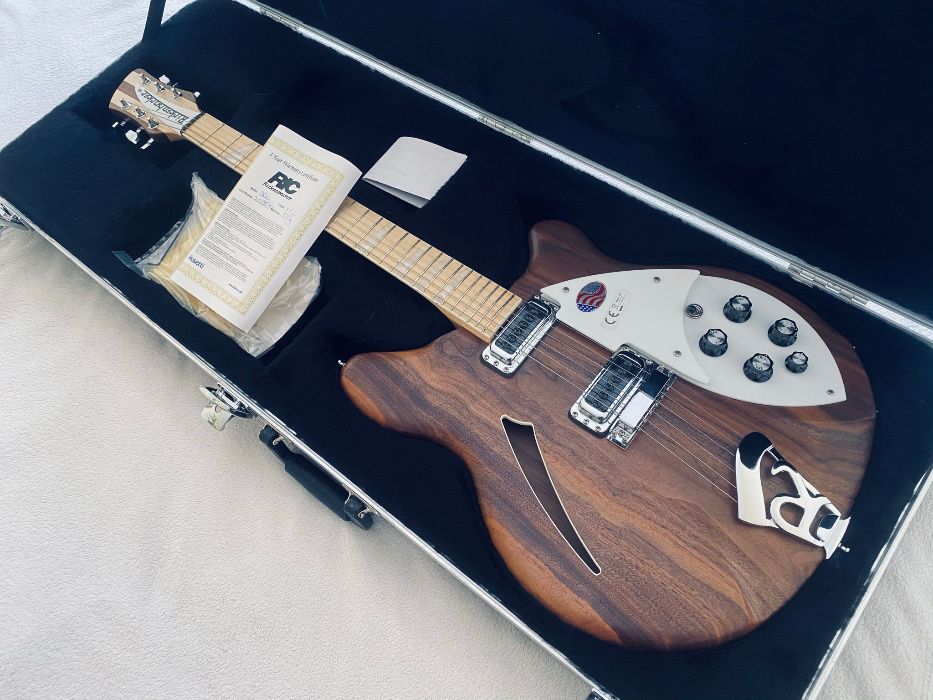 Rickenbacker 360 Walnut + case