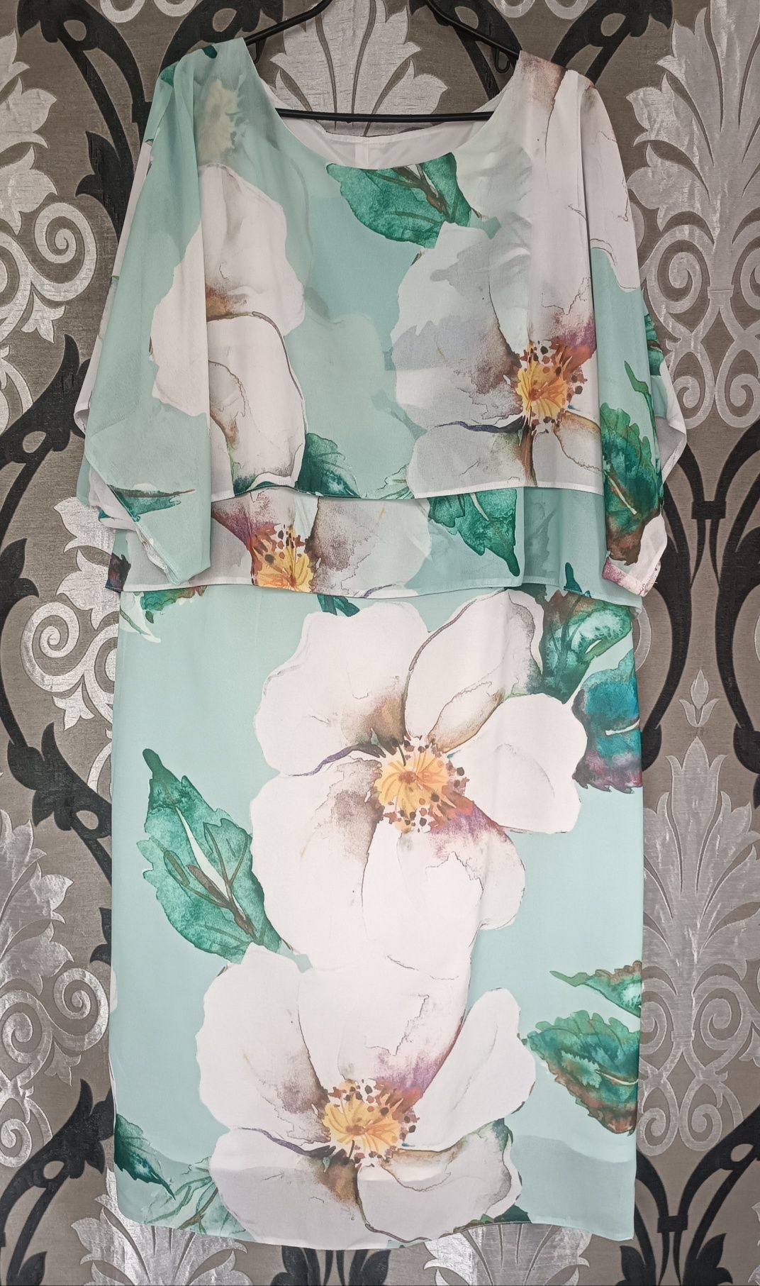 Carla Moreno elegancka sukienka szyfonowa w kwiaty plus size 50-52 Tin