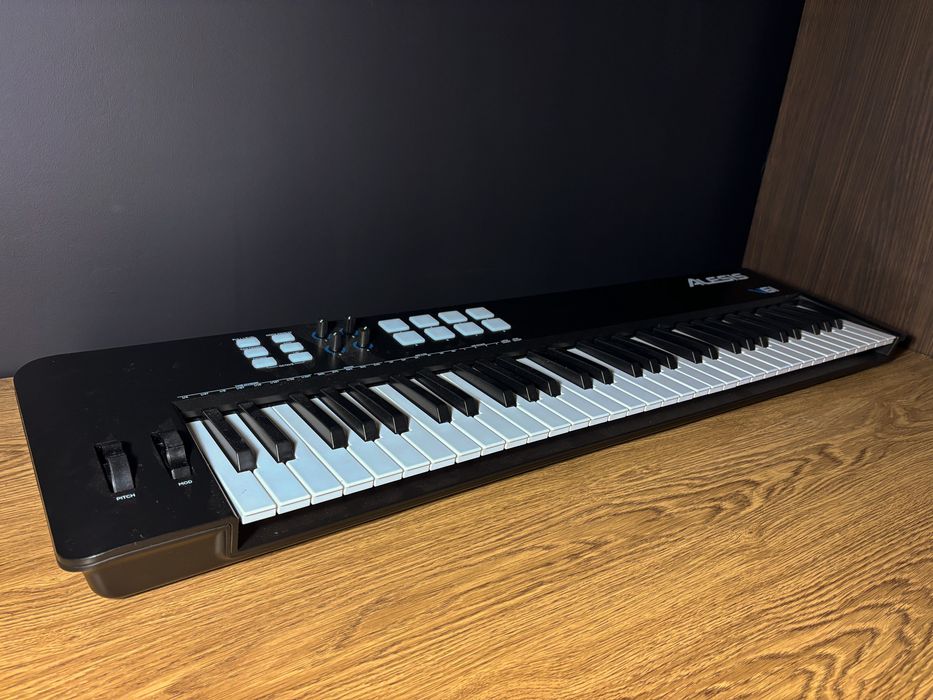 Kontroler MIDI Alesis V61  Keyboard praktycznie nowy
