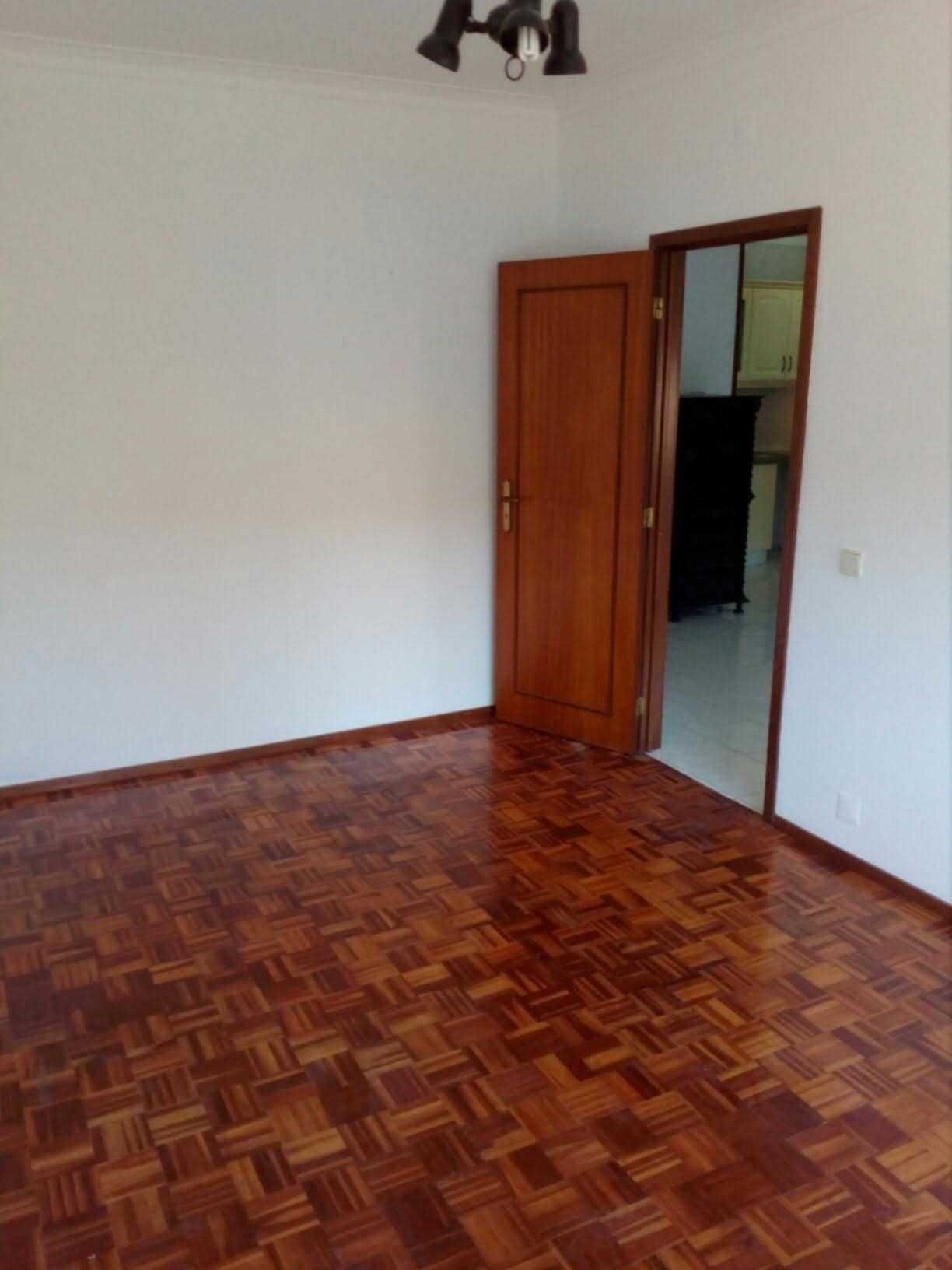 T1 (garagem e elevador) ao Parque da Lavandeira- Disponível em Outubro