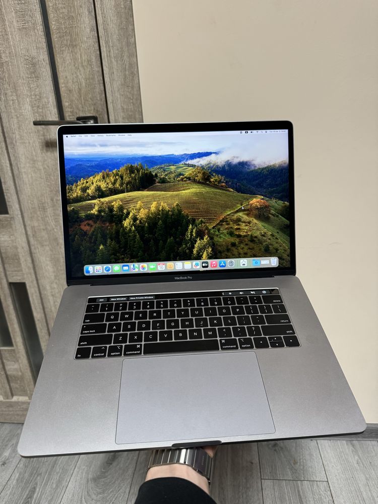 Macbook pro 15 2019 core i9 32/2tb amd pro 560x 4gb