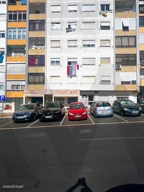 Apartamento T2 para venda- Arrendado- Massamá