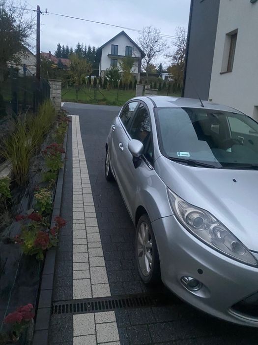 Ford fiesta MK7 uszkodzony lewy bok