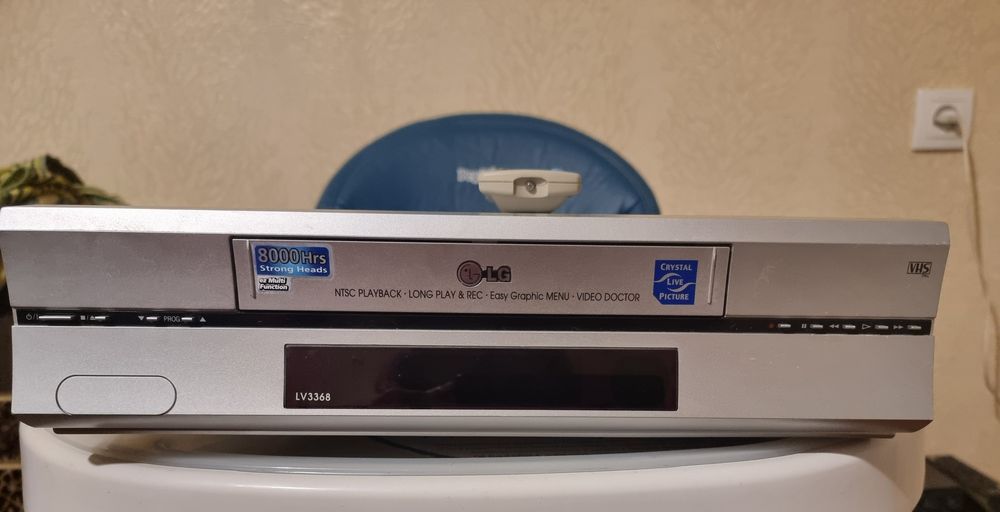 Відеомагнітофон LG