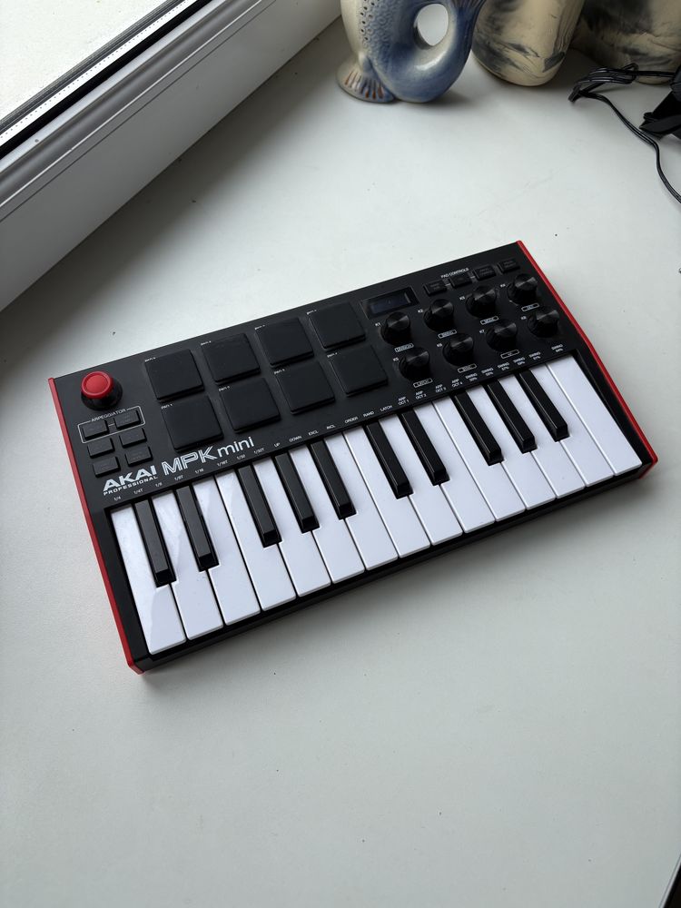 Akai MPK mini midi controller