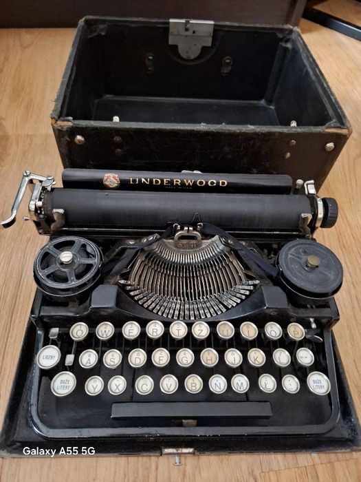 Zabytkowa maszyna UDERWOOD