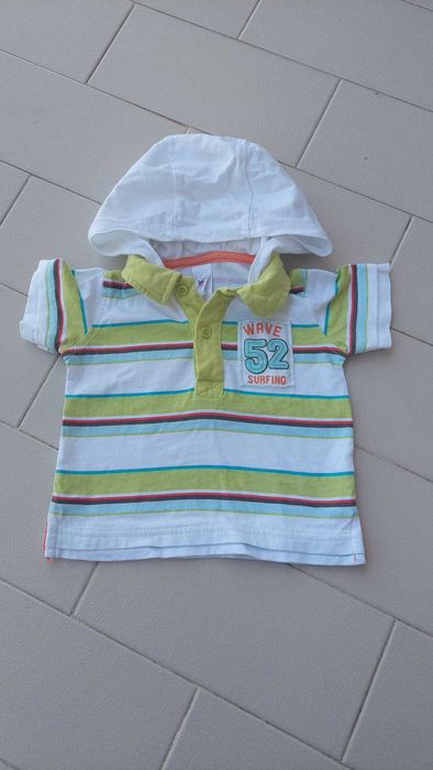T-shirt com capuz C&A menino 6/9 meses