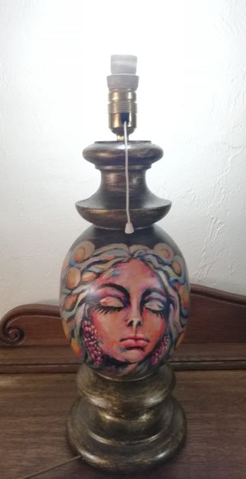 lampa drewna, ręcznie malowana, kobieta, twarz