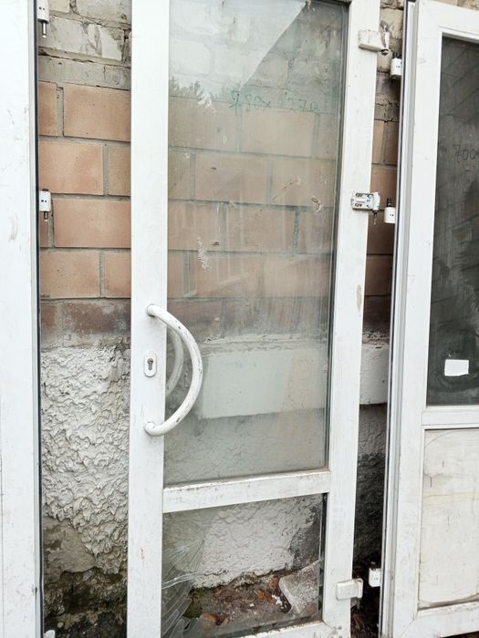Двері металопластикові.бу