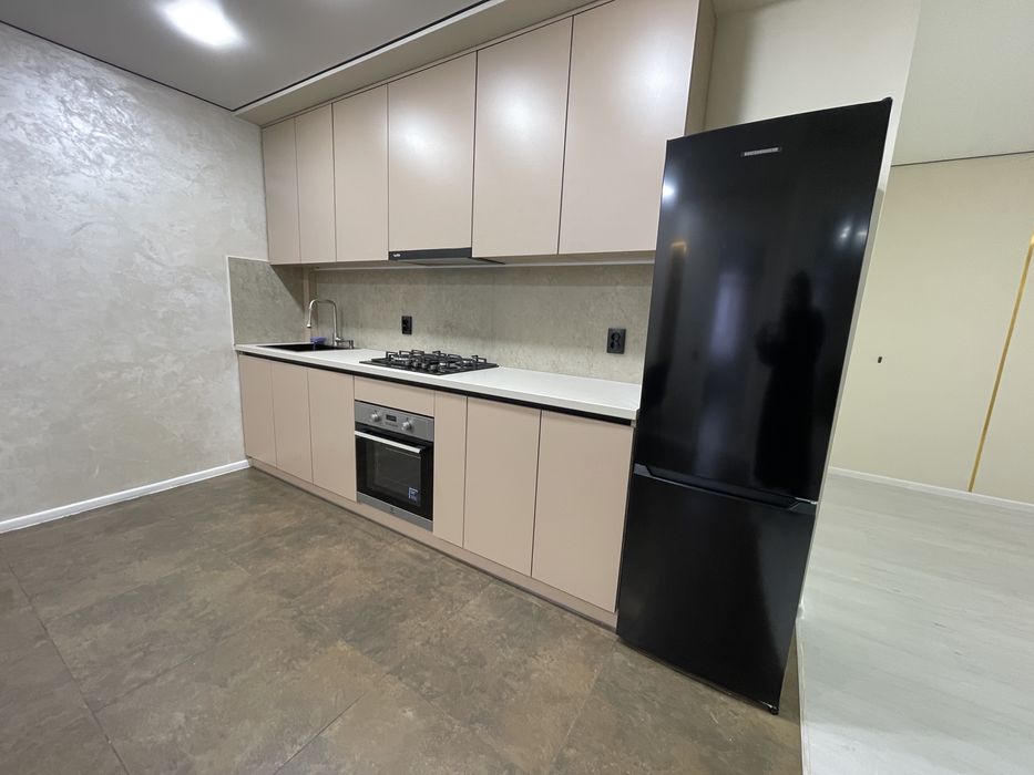 ОРЕНДА 2 кім з кухнею-студією вул. Сахарова