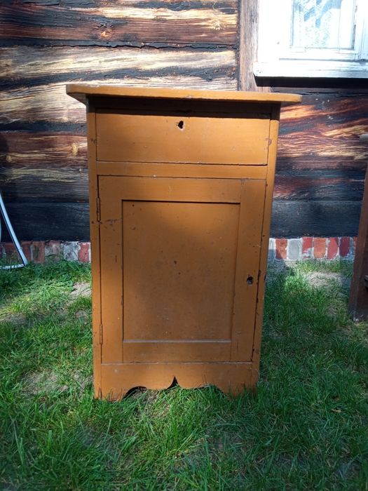 Stara szafką kredens z PRL-u