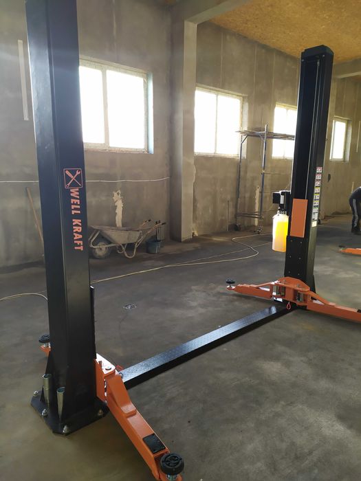 двухстоичный подъемник 5 т. Длинные лапы.