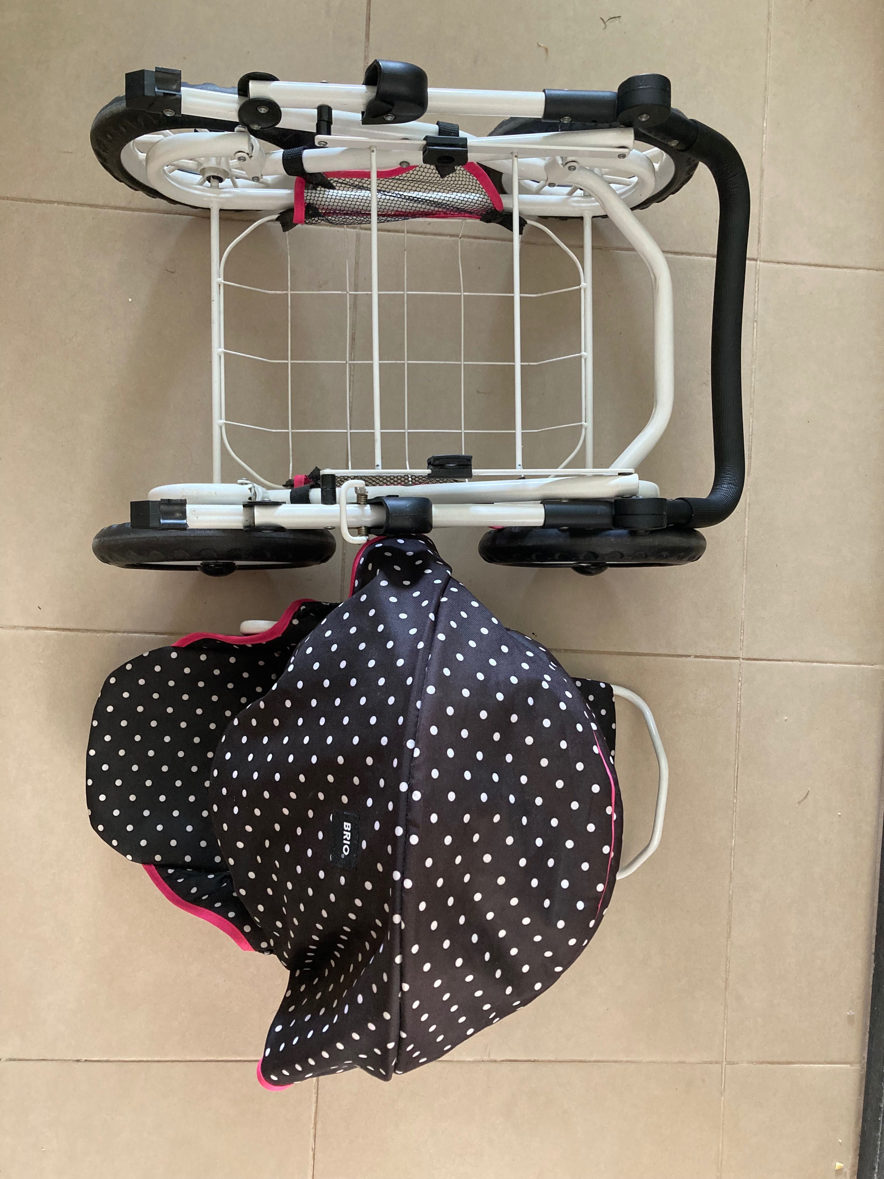 Carrinho de Boneca 3 em 1 Combi Brio – Dobrável e em ótimo estado