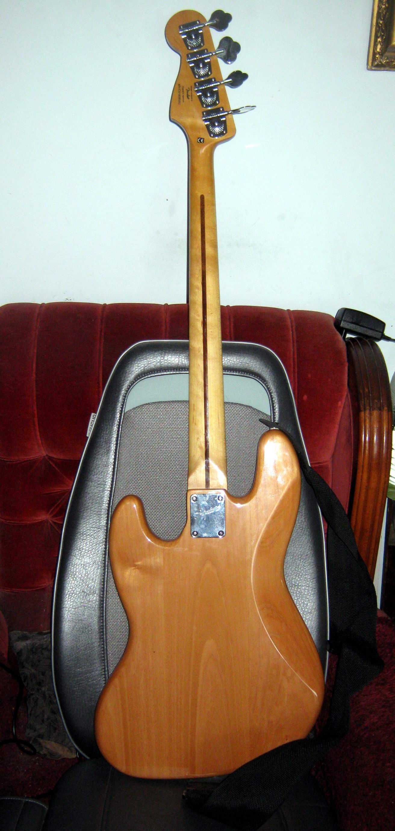 Бас гитара  Squier Classic Vibe 70s  Jazz Bass