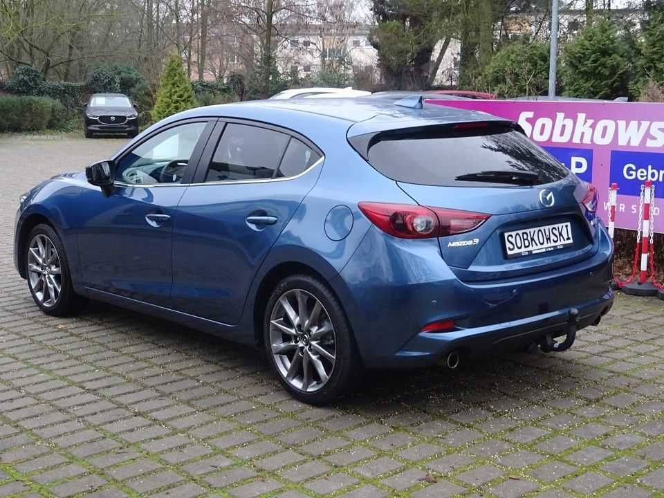 Mazda 3 rok 2017 sanki pod silnik