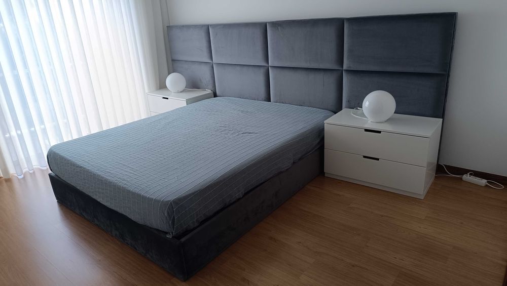 Cama aveludada cinza