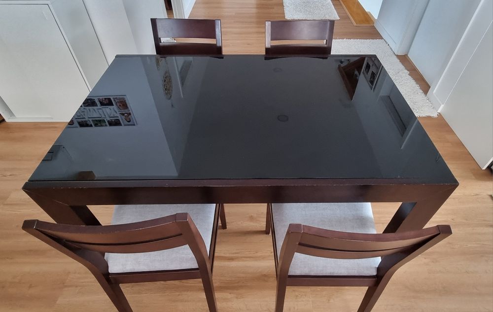 Mesa de sala extensível com 4 cadeiras