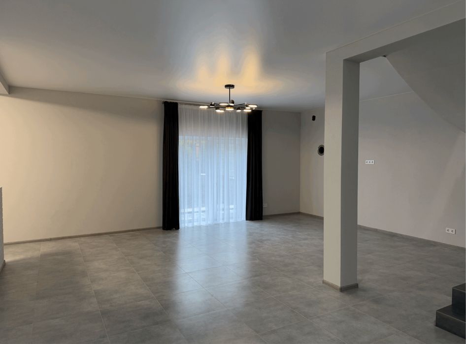 Котедж на Щасливому з великою ділянкою 4.7 сотки!